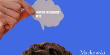 Kognitiv fleksibilitet test mand holder talebobbel over hovedet